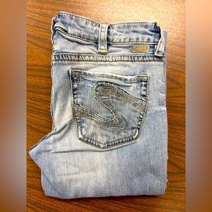 Silver Lola Jeans Light Wash Denim distressed